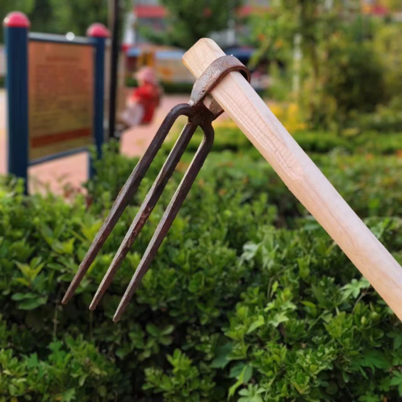 Factory direct supply manual forging one three-claw three-hook two-claw planer mountain hoe agricultural three-tooth rake hoe iron rake loose soil rake