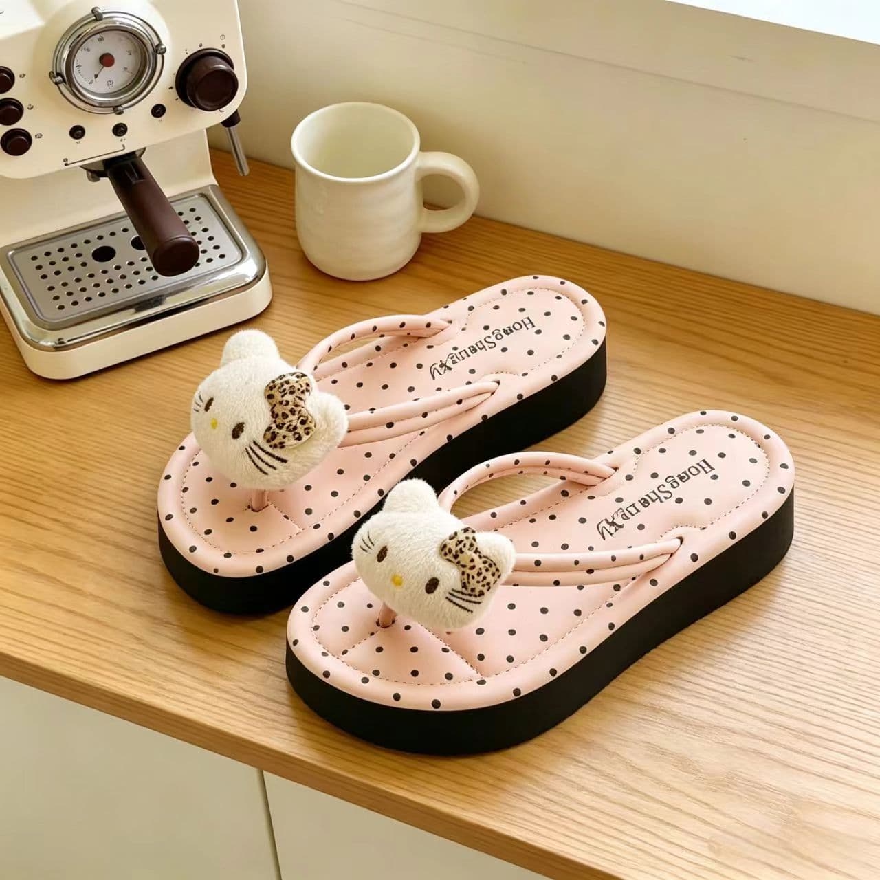 New Thick Sole Polka Dot Flip Flops 2026 Summer Women's Ins Cartoon Beach Sandals Outdoor