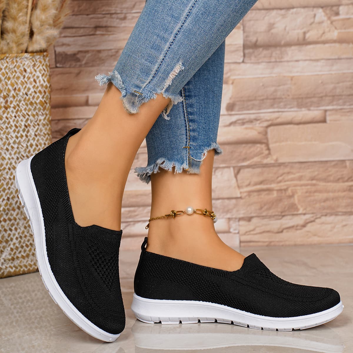 Drop Shipping Spring/Summer New Style Light Buckle Knitted Shoes Comfortable Lightweight Middle-aged and Elderly Shoes Old Beijing Cloth Shoes Walking Shoes