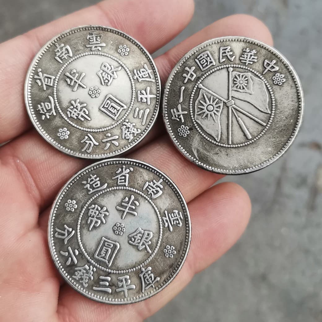 An imitation of the half-circle silver coin made in Yunnan Province in the 21st year of the Republic of China. Kuping three cents and six cents copper core silver-plated antique coin.