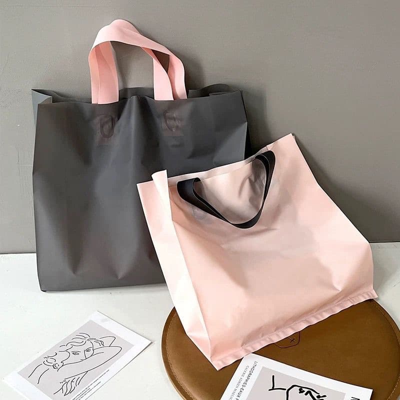 Frosted handbags can be printed with logo graphics, handbags, clothing accessories, packaging bags, square plate frosted handbags