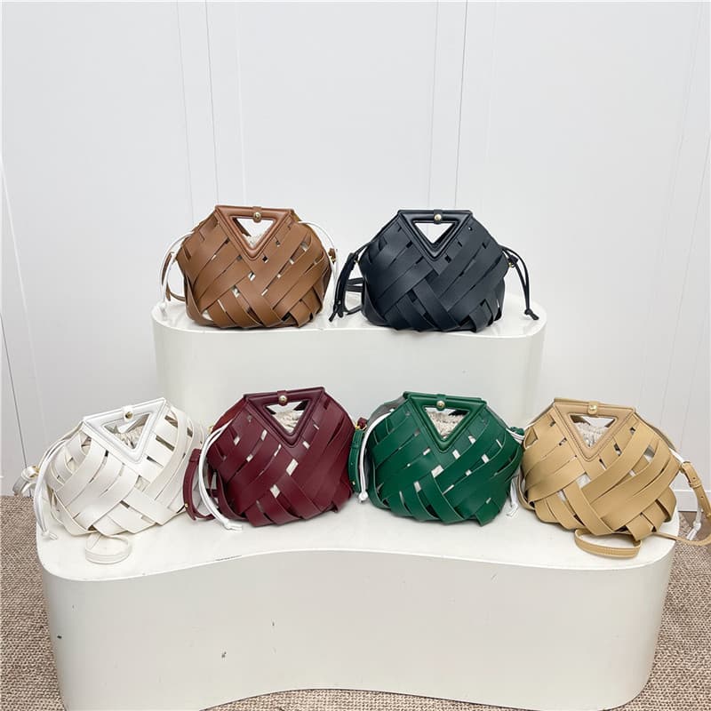 New Woven Shoulder Bag for Women, Fashion Hollow Triangle Magnetic Buckle Crossbody Bag, Versatile Commuter Niche Design Underarm Bag