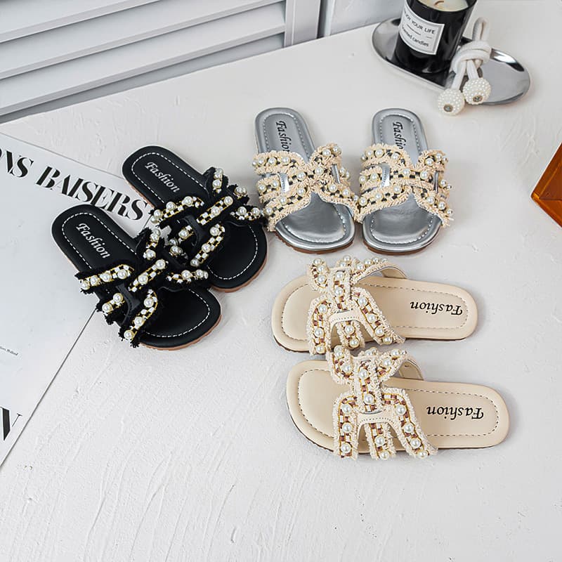 High-Aesthetic Girls' Slippers 2026 Summer New Style, Chic Flat Beach Sandals with Pearl Decoration