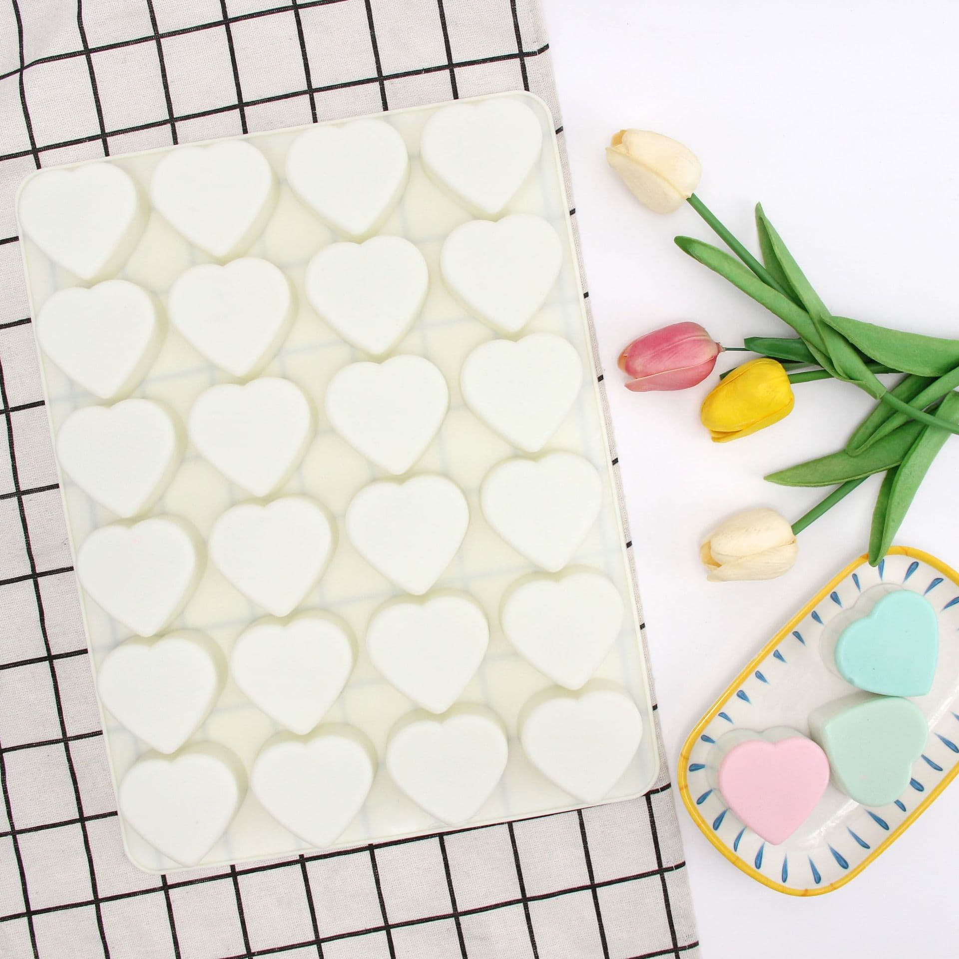 24-Heart Silicone Soap Mold, 24-Cavity Wax Bottle Candy Cake Mousse Rice Ball Mold Silicone Mold