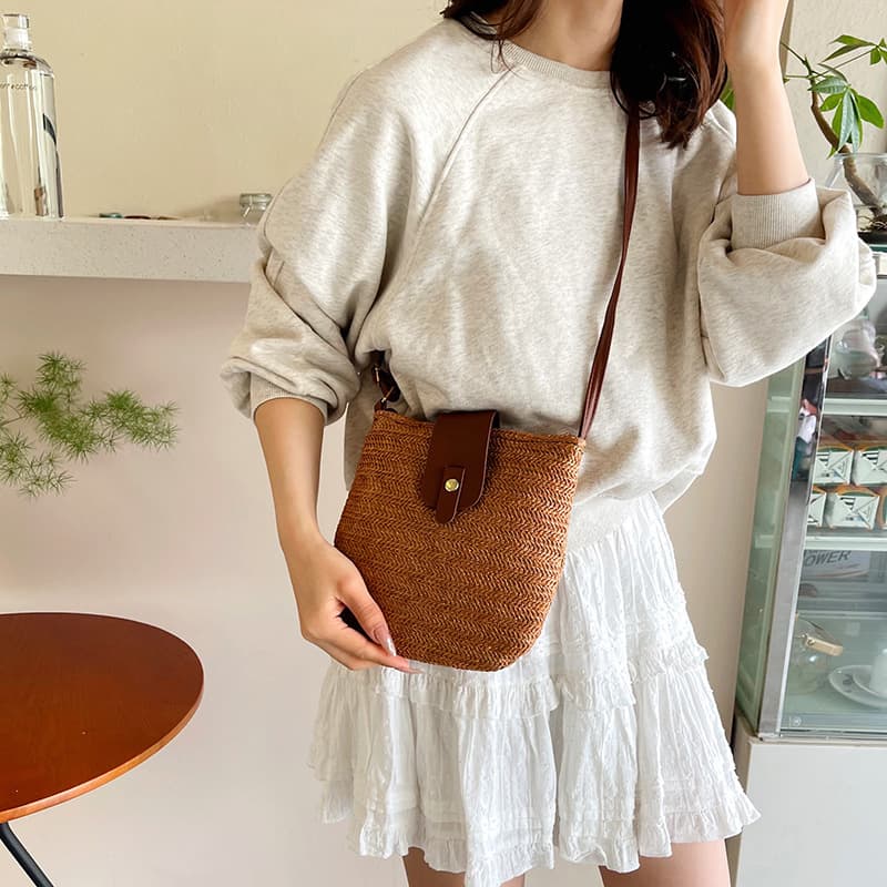 Trendy Single Shoulder Bag for Women 2025 New Style Versatile Fashion Woven Crossbody Bag Travel Beach Bag Straw Bag