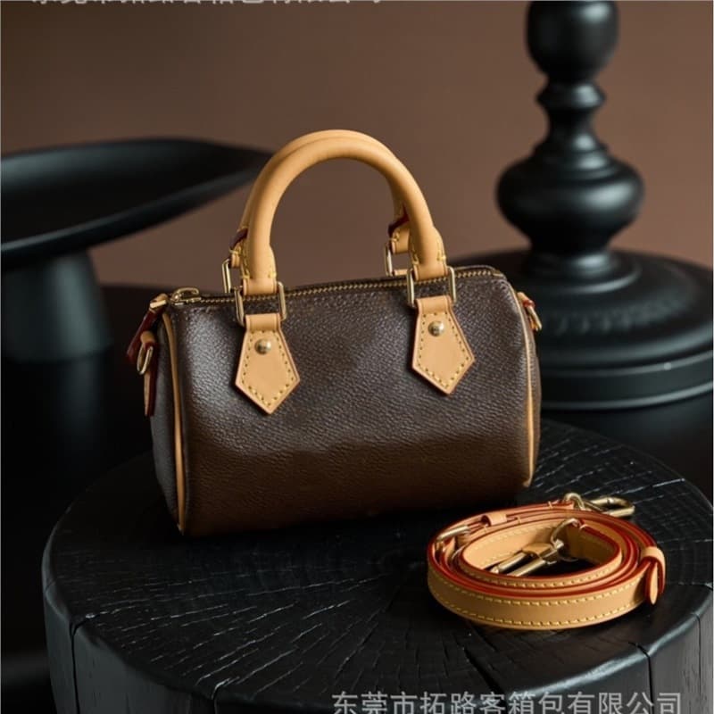 M&LV donkeyjia cross-border high version presbyopia nano mini pillow 16 ladies portable shoulder bag big brand bag