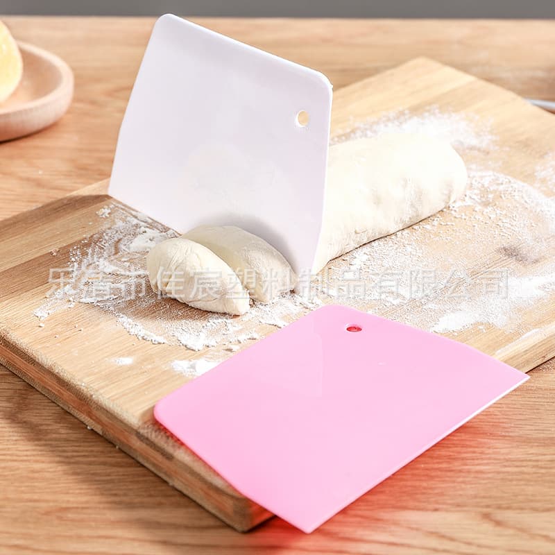 Baking tool plastic scraper dough cutter trapezoidal rice noodle scraper household noodle cutter cake cream spatula