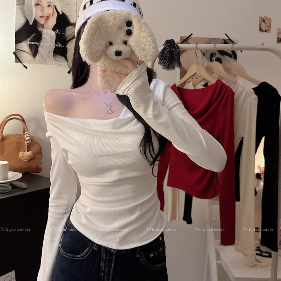 5168# Korean-style off-shoulder long-sleeve T-shirt with built-in bra pads, slim fit, autumn new arrival.