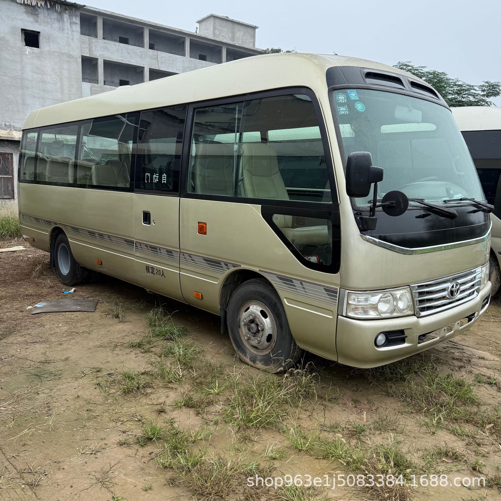 Cross-border export used Toyota Coaster 19-23 seats luxury bus coach 6m Euro III emission minibus