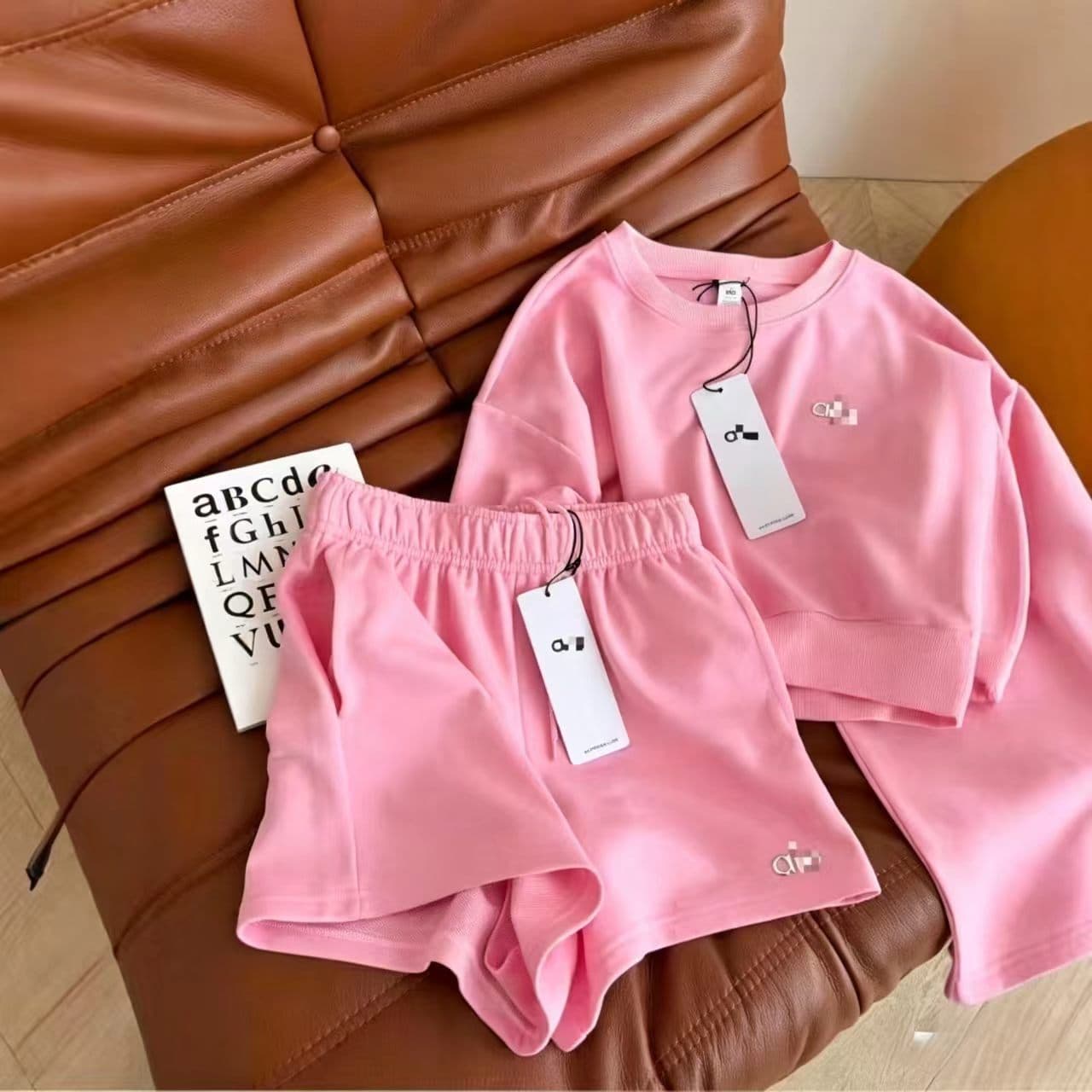 Trendy Cross-border 25 Spring/Summer Women's Same Style New Round Neck Short Sweatshirt + Elastic Waist Shorts Sports Set