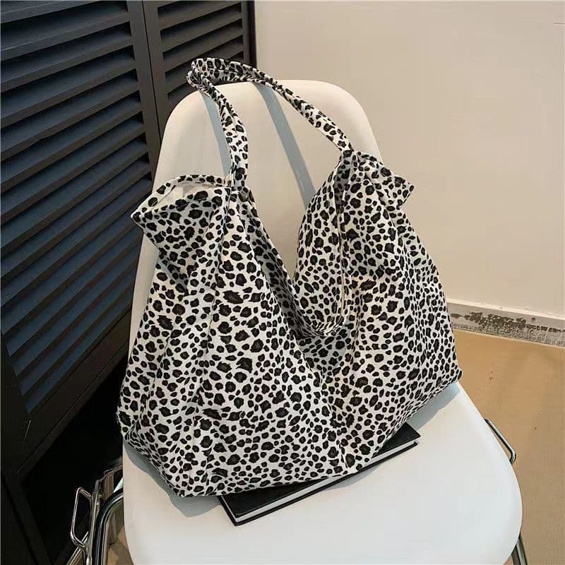 Japanese literary and artistic versatile casual canvas tote bag for women, lazy style leopard print cross-body shoulder bag trend