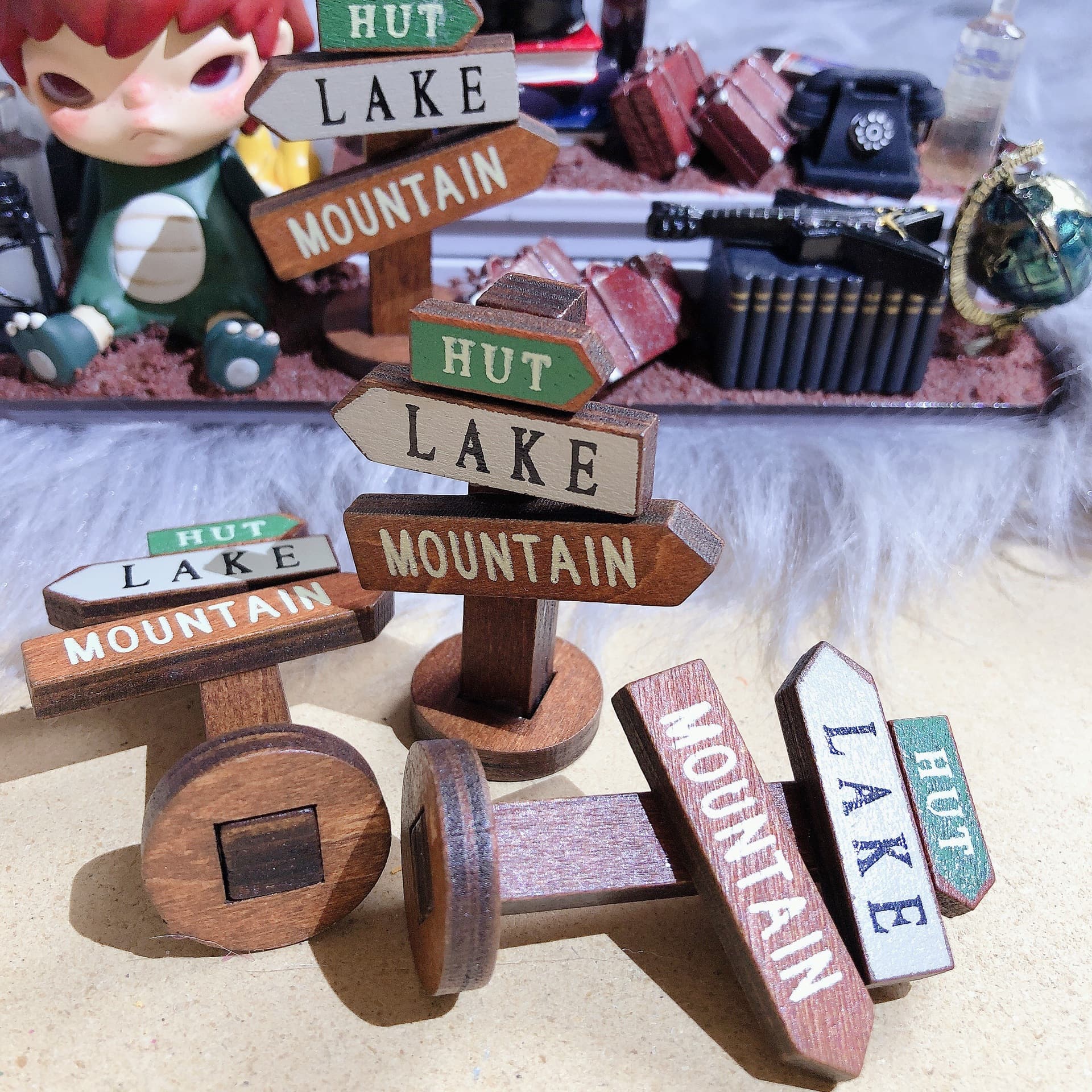 DIY solid wood signboard decorations, butter glue tabletop ornaments, parking sign accessories, phone cases, and other decorative items.