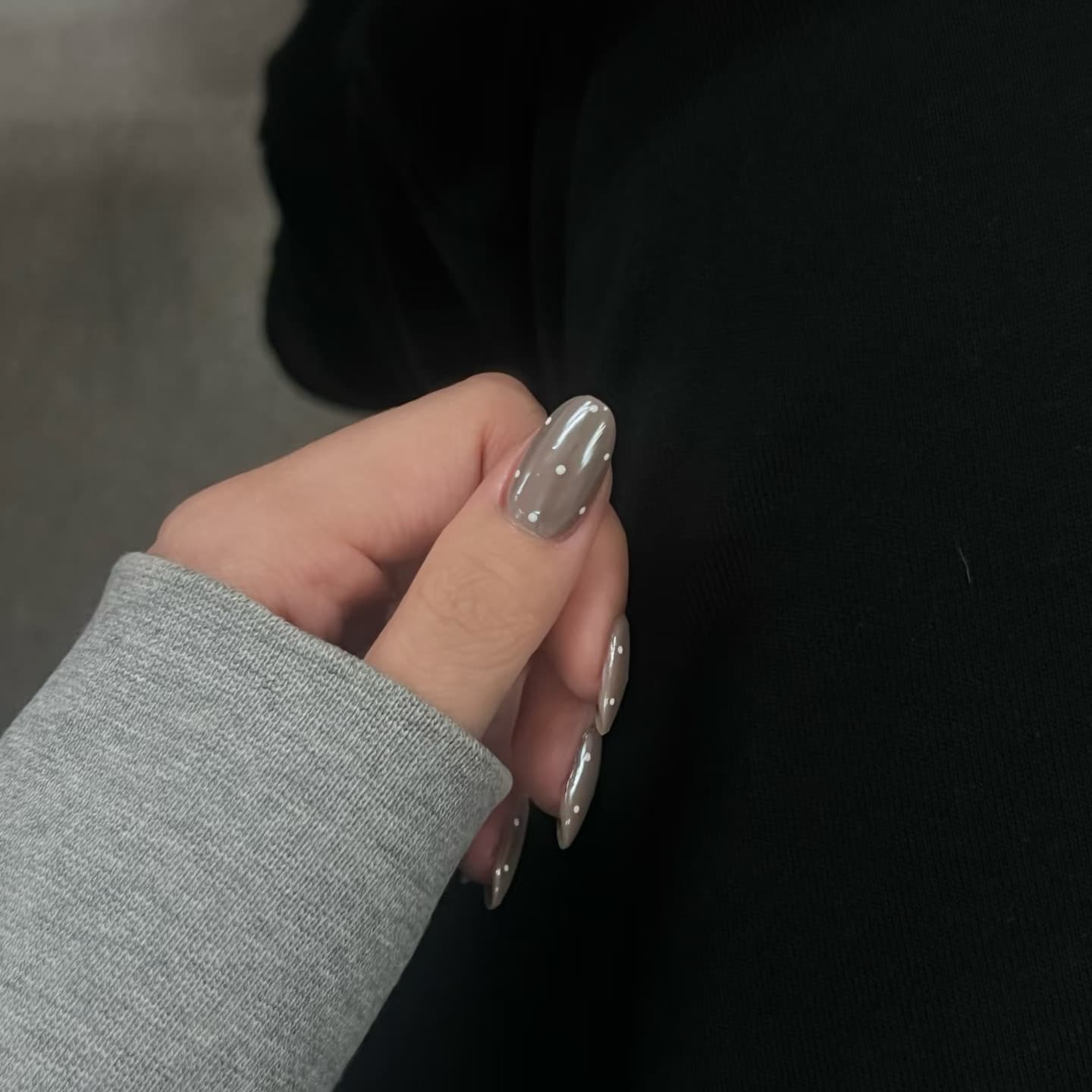 Handmade Nail Art Pure Handcrafted Wearable Nails Almond Short Nails Hailey Gray White Polka Dot Nails Moonlight High-End Detachable