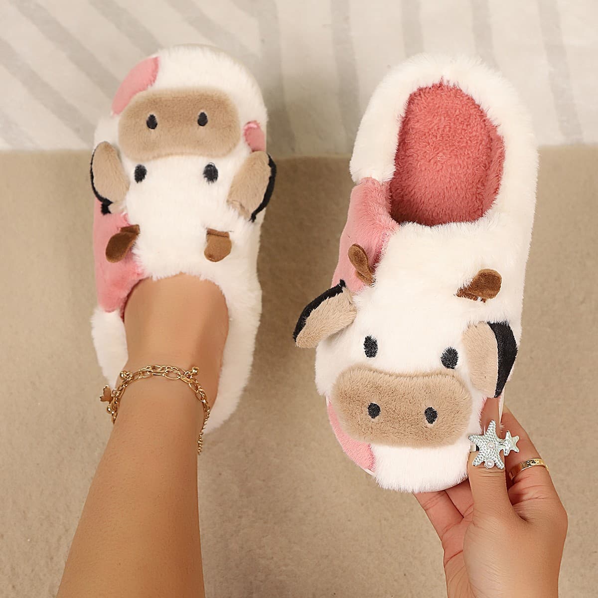 2026 New Large Size Cotton Slippers Thick Sole Winter Fashion Slippers Cow Print Closed Toe Warm Women's Home Anti-Slip Slippers