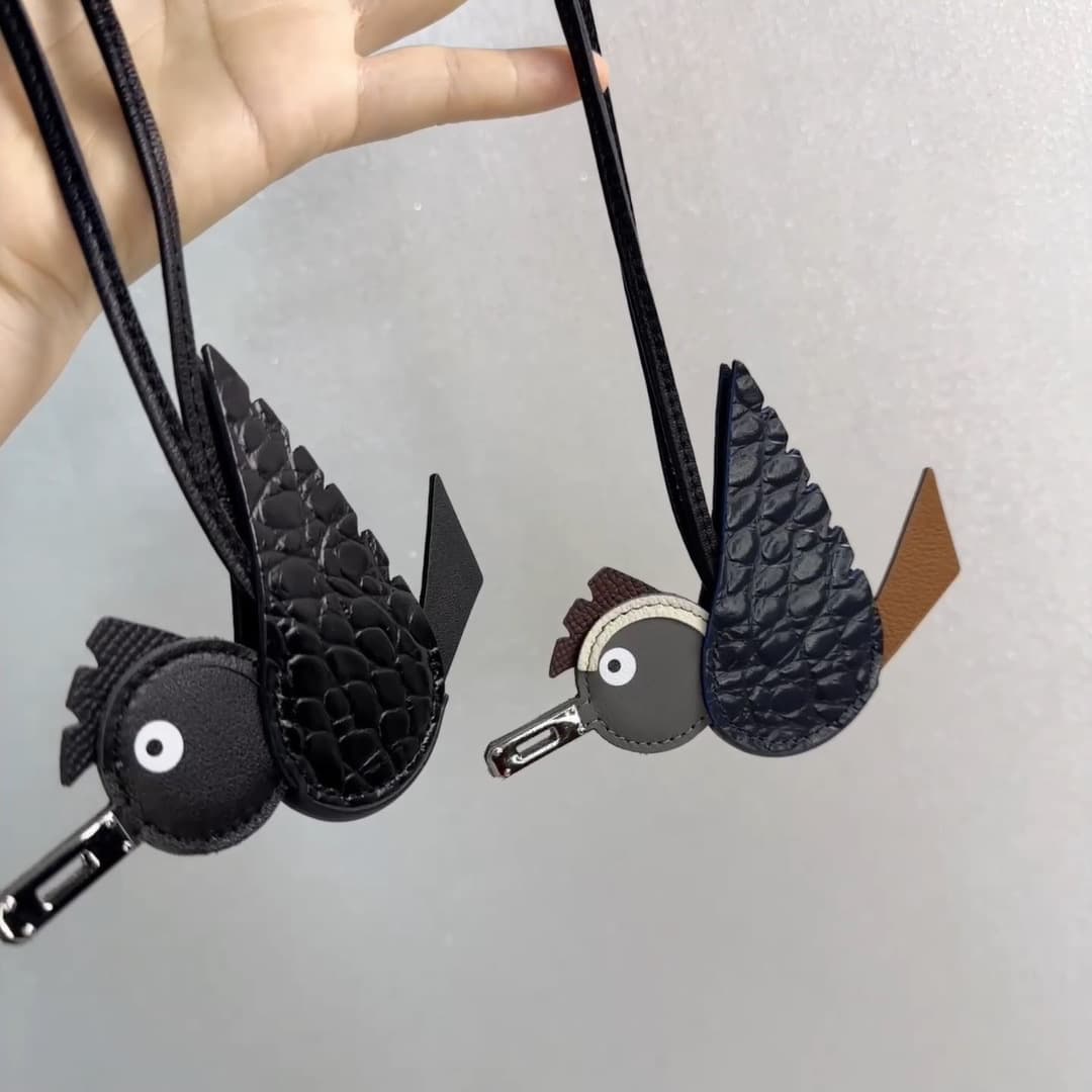 Little Bird Pendant Bag Charm Flying Bird Accessory Car Rearview Mirror Decoration Genuine Leather Color-Block Bird Keychain