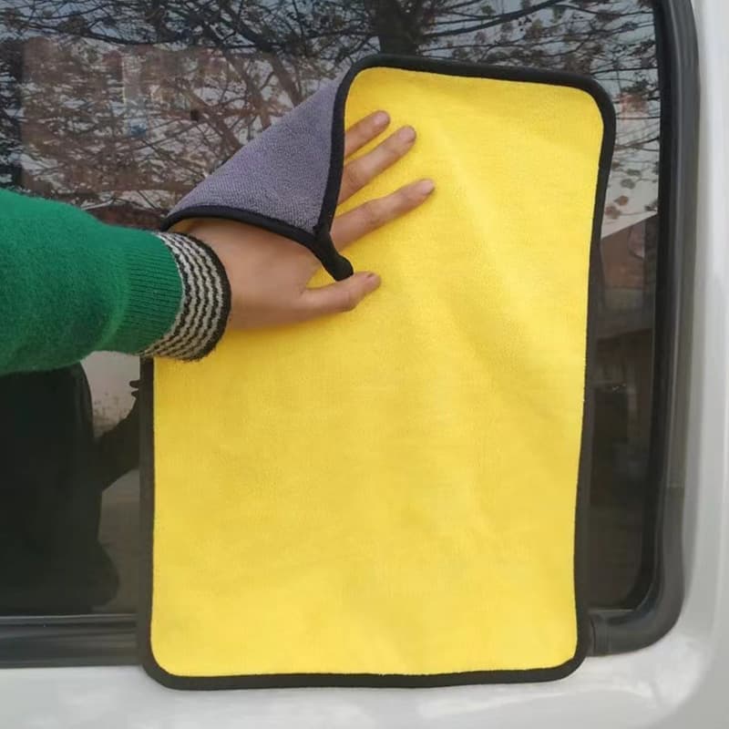 Car wash towel, super absorbent and thickened, double-sided coral fleece car wiping cloth, lint-free and streak-free vehicle cleaning rag.