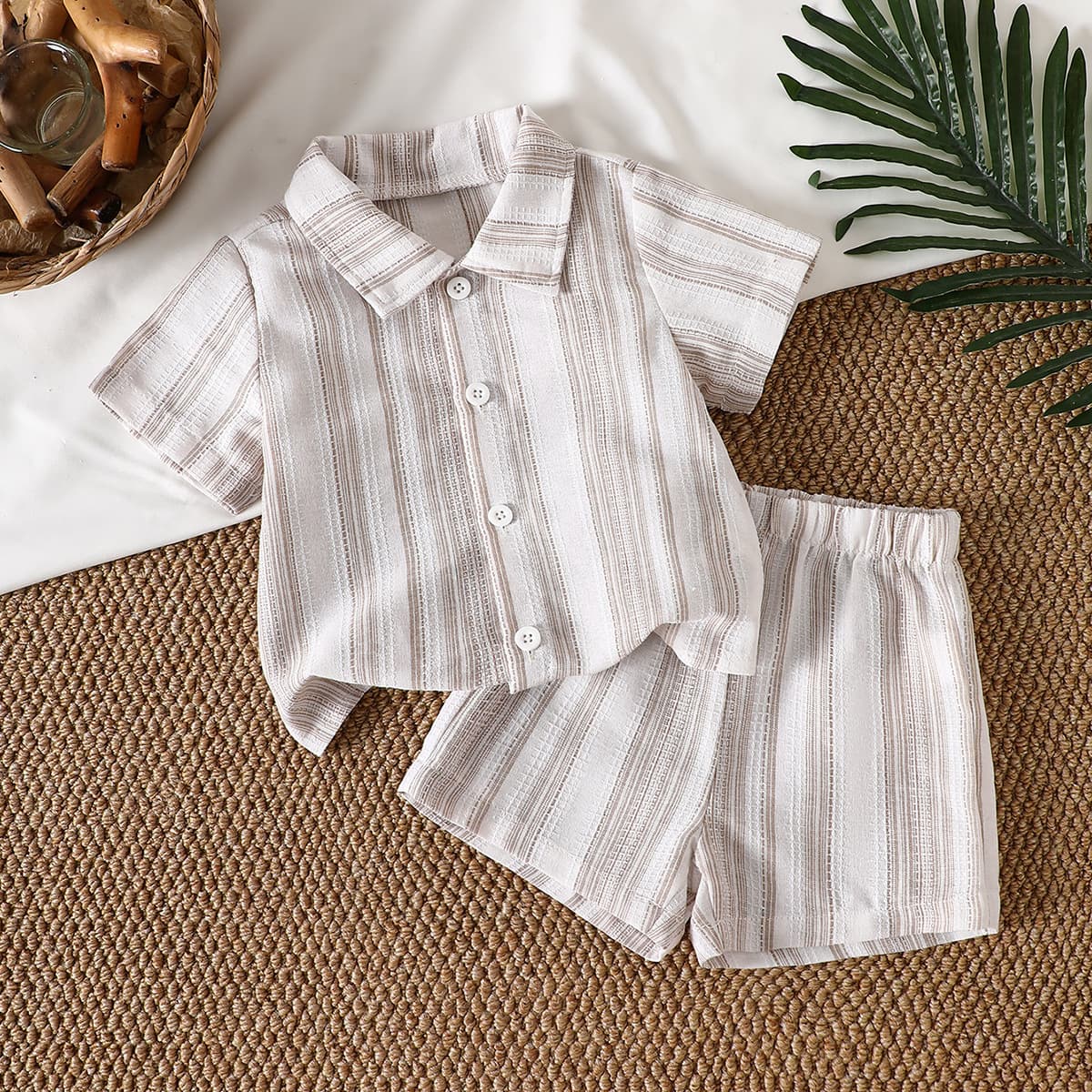 Infants and young children light brown pinstripe lapel shirt suit, breathable texture short-sleeved shorts, male and female baby summer two-piece