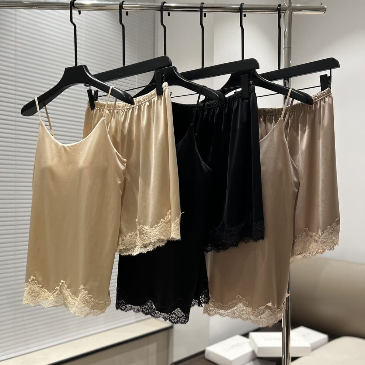 2026 Summer New Women's Sexy Comfortable Lace Trim Silk Satin Texture Camisole Shorts Pajama Set 0523u2