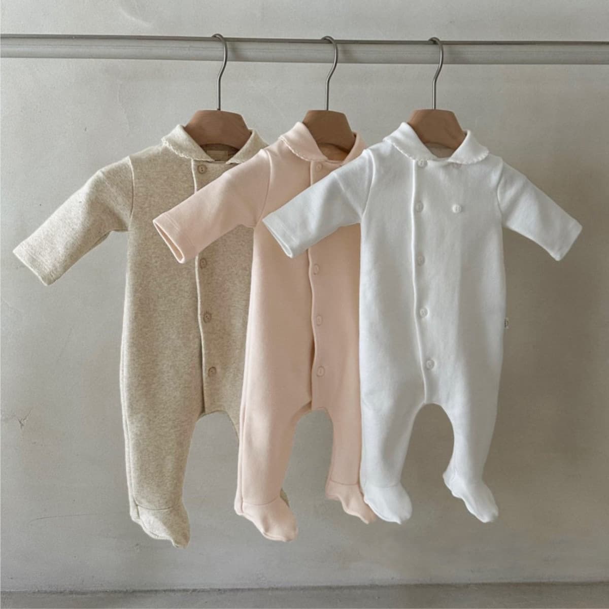 2026 Autumn Newborn Baby Clothes Class A Infant Small Lapel Open Front Single Row Button Long Bodysuit with Footies
