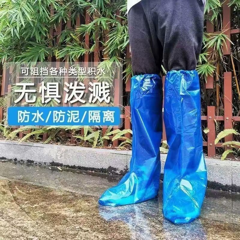 Disposable rain shoe covers, rainy day waterproof anti-slip transparent plastic thickened wear-resistant foot covers, rain high shaft long shaft.