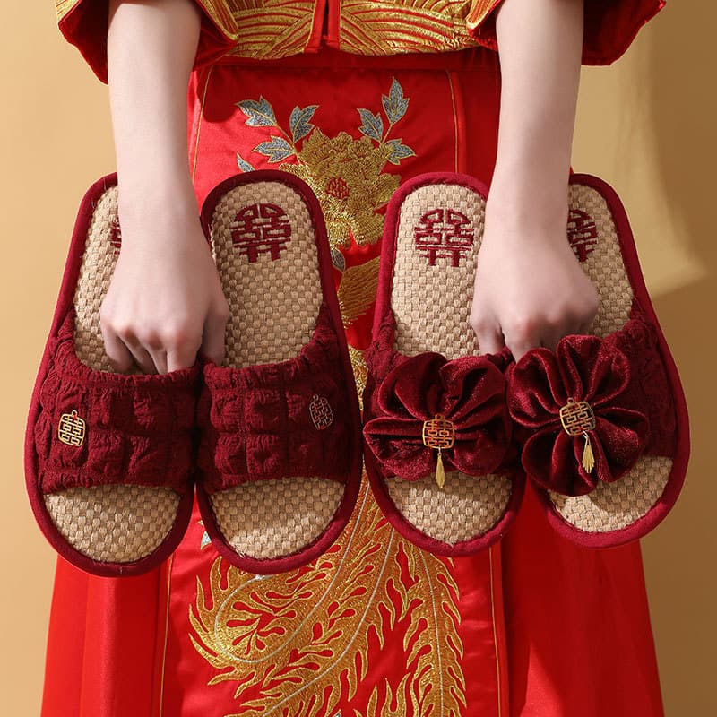 Linen wedding slippers, a pair of red festive indoor non-slip home wedding slippers for bride and groom dowry.