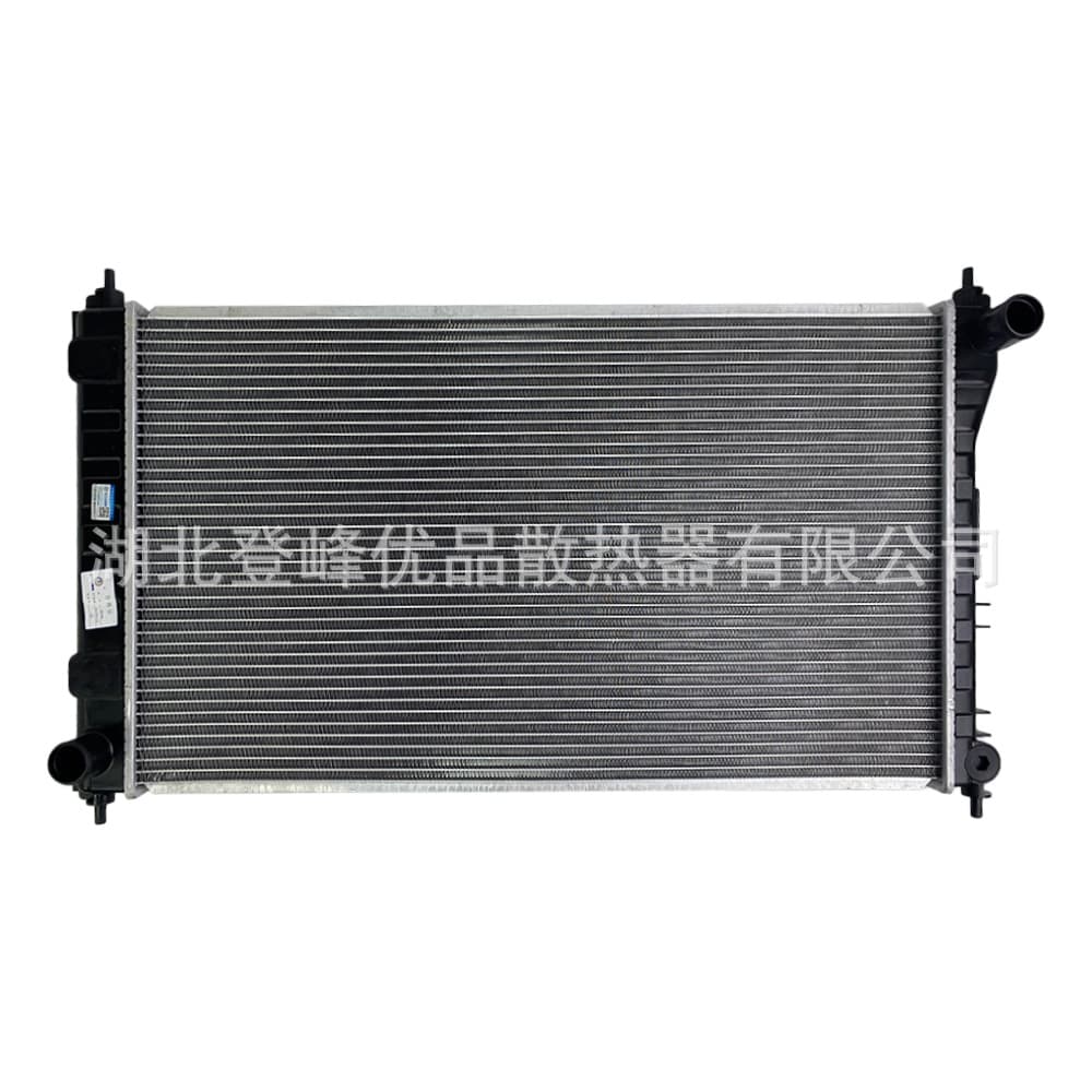 Automotive radiator tanks 21460-6CA0A and 21410-6CT0D are compatible with the 2019 Nissan Teana 2.0T.