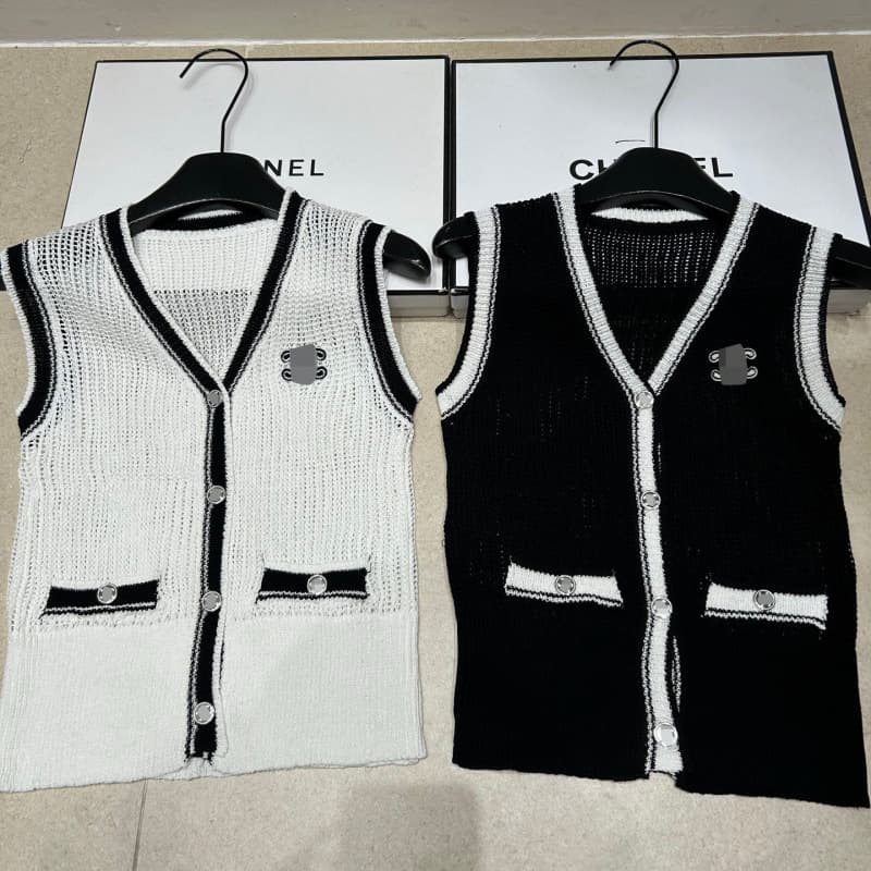 Trendy brand knitted Triumph logo contrasting color V-neck hollow single-breasted vest slim fit vest 26 new summer style