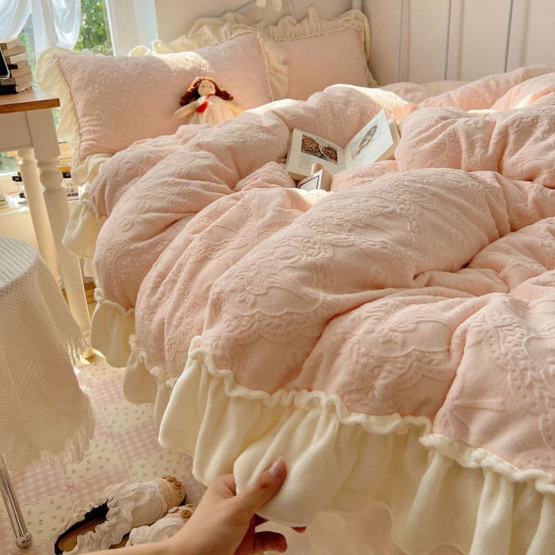 Winter Princess Style Lace Milk Fleece 4-Piece Set, Coral Fleece Duvet Cover Double-Sided Flannel Sheet Bedding 3-Piece Set