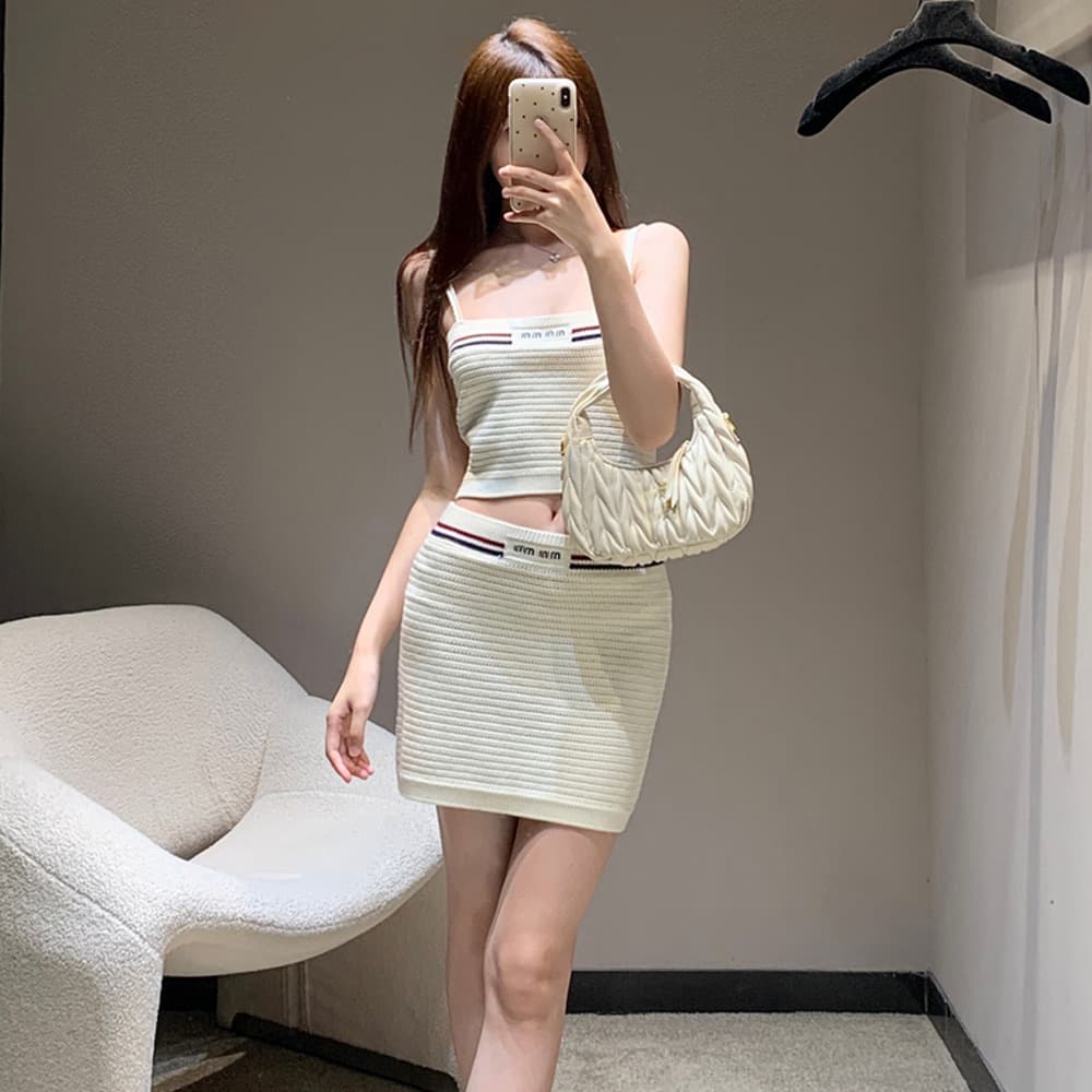 Shenzhen Nanyou Women's Clothing 25SS Summer New Apricot Red Blue Contrast Knit Camisole and Skirt Set