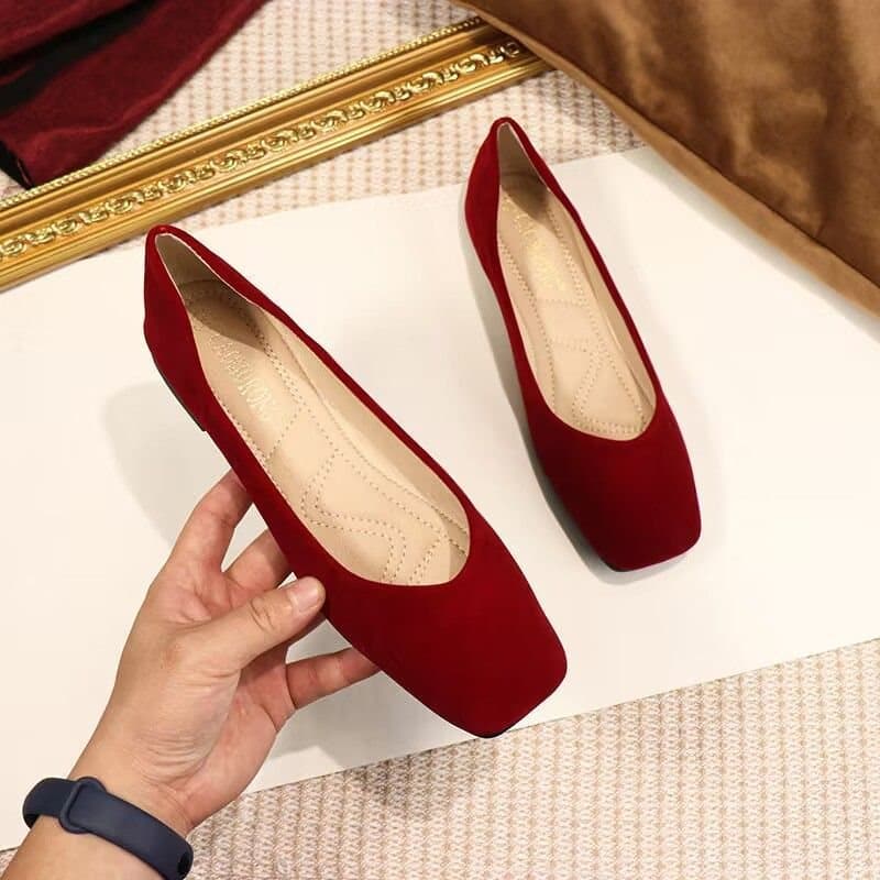 Red Wedding Shoes for Women, Chinese-Style Xiuhe Bridal Shoes, Suitable for Engagement, Wedding, and Toasting, Can Be Worn by Pregnant Women, Flat Shoes That Are Comfortable and Don'T Tire the Feet