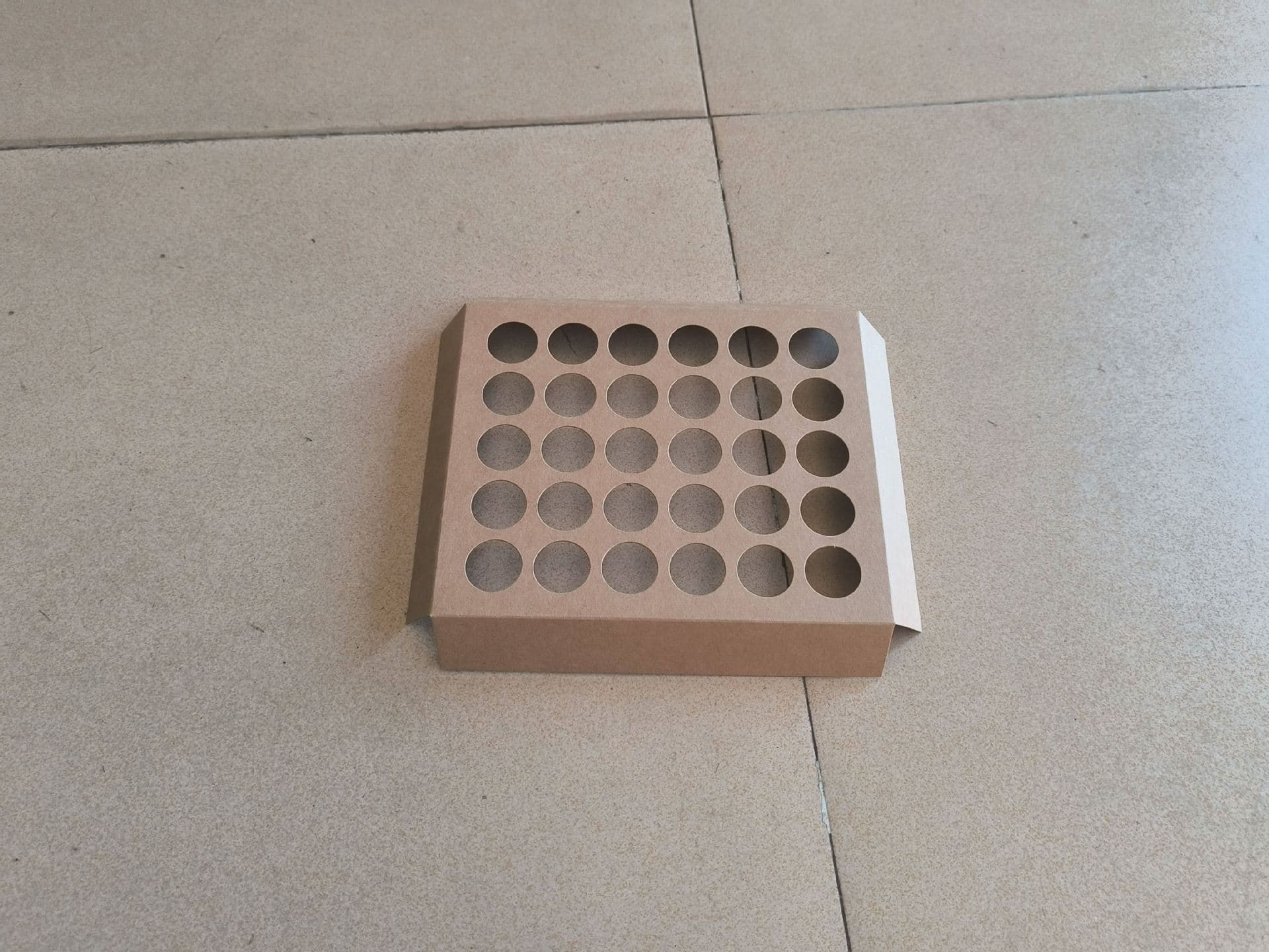 Kraft paper inner support paper corrugated paper gray cardboard white cardboard lined box color box airplane box