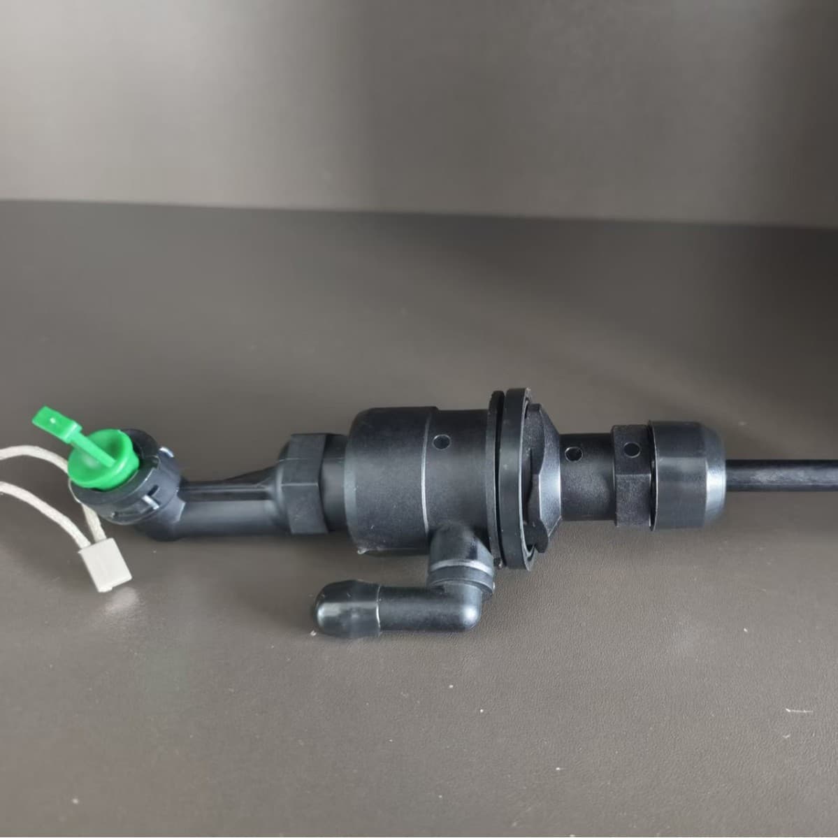 41600-F2000 clutch master cylinder