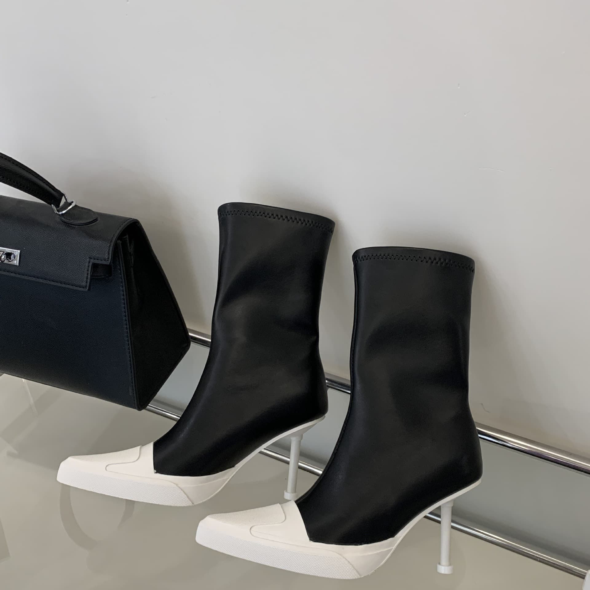 Fashion Niche Design Retro Chunky Martin Boots Women 2026 Autumn New Belt Buckle High Top Riding Boots Mid Calf Boots