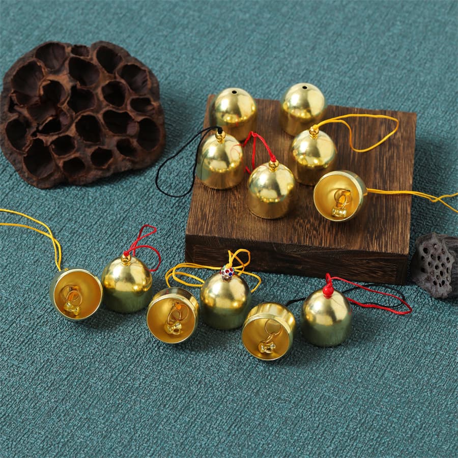 Wind chimes and brass bell accessories, brass bells with hammers that make a sound, small metal bells, wind chime DIY materials, Christmas bells