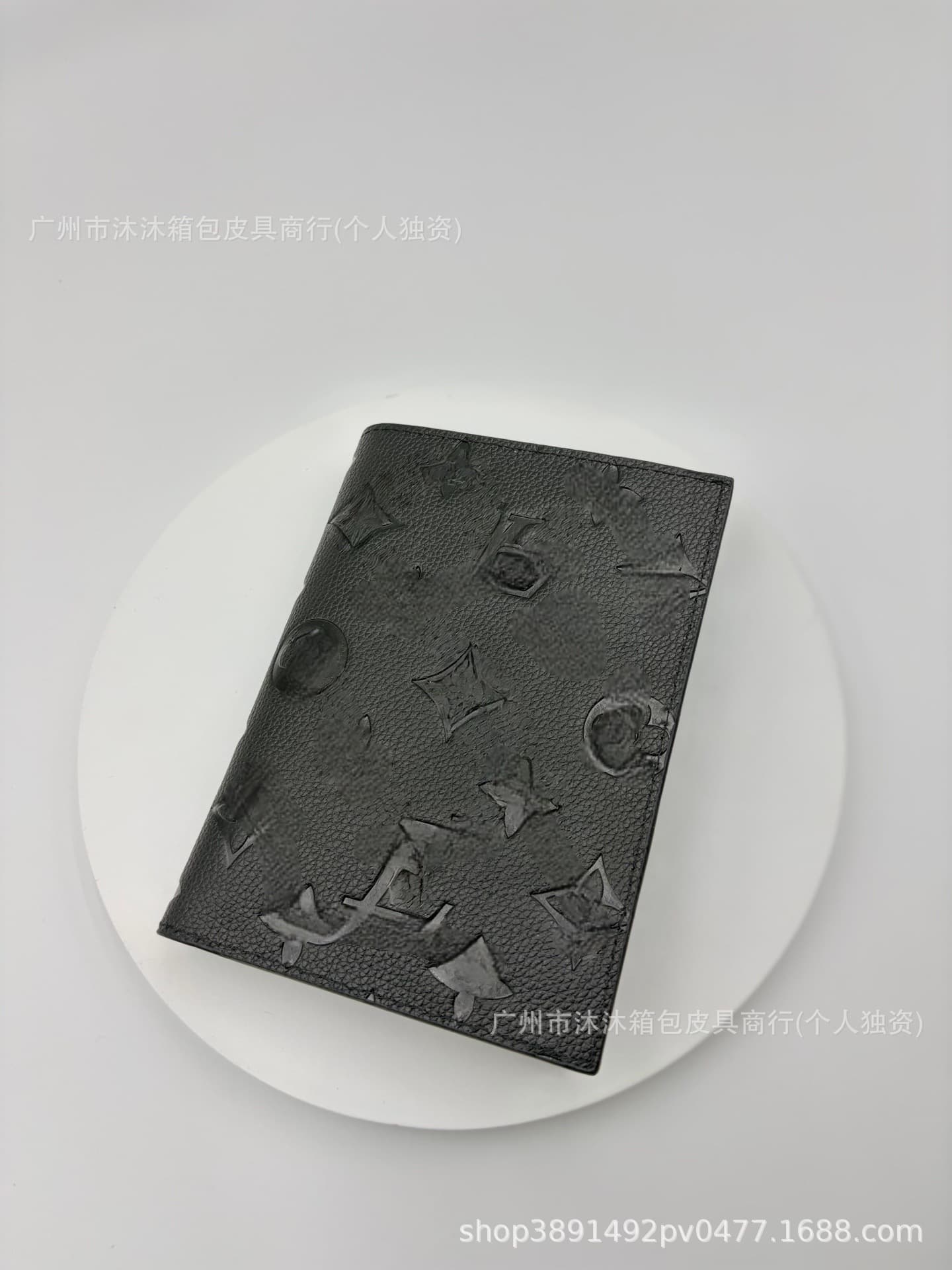 2023 New European and American Style Passport Cover Recycled Leather Genuine Leather Bifold Wallet Vintage Embossed Minimalist Chinese Trend