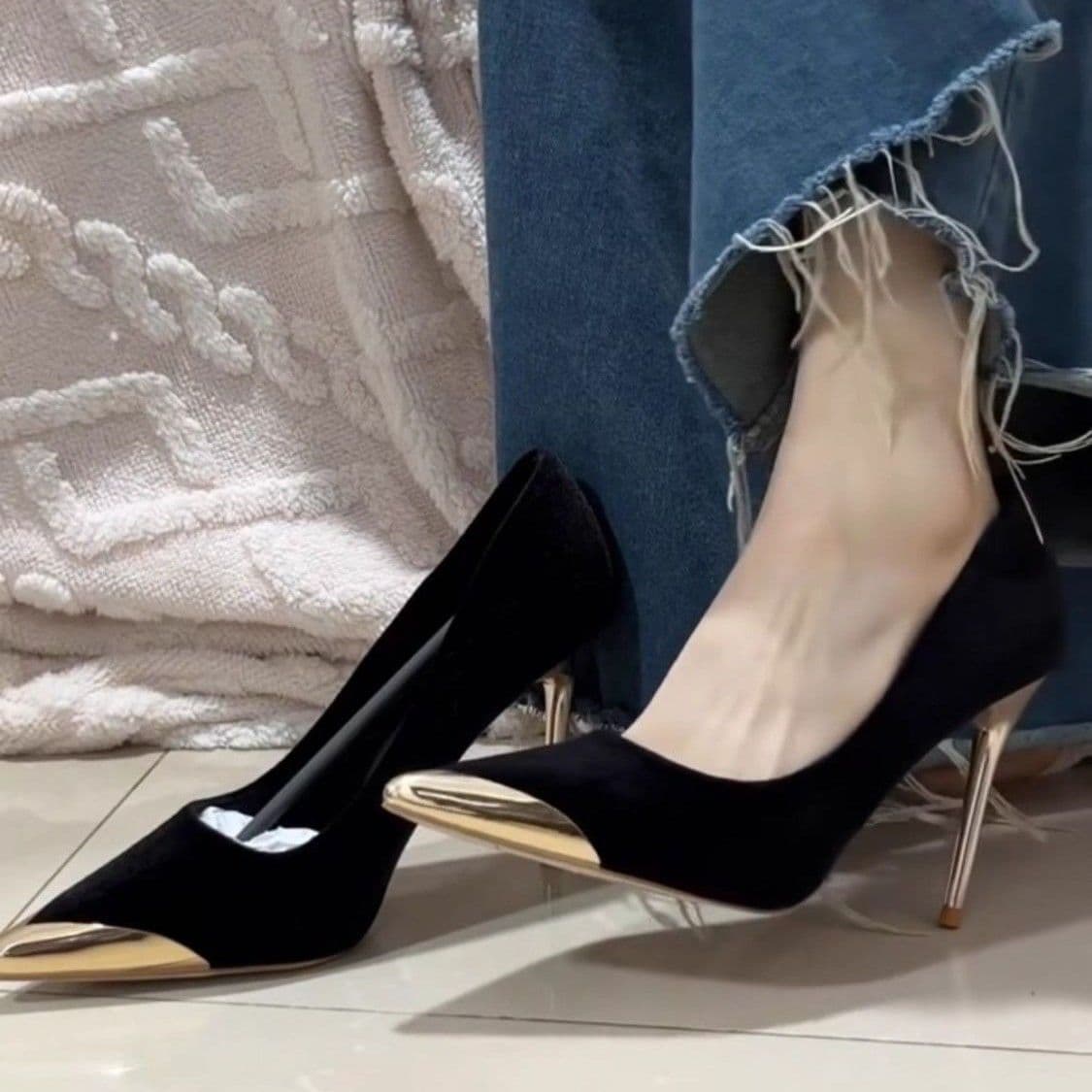 French Style Metal Pointed Toe Comfortable Women's High Heels Black Velvet Single Shoes 2026 Spring Autumn New Arrival