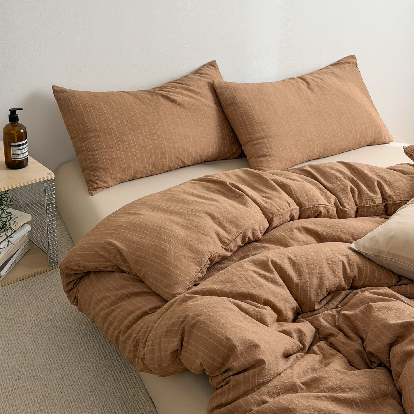 Japanese-style high-grammage cationic fabric minimalist striped four-piece bedding set, three-piece bedding set with textured stripes and a soft feel.