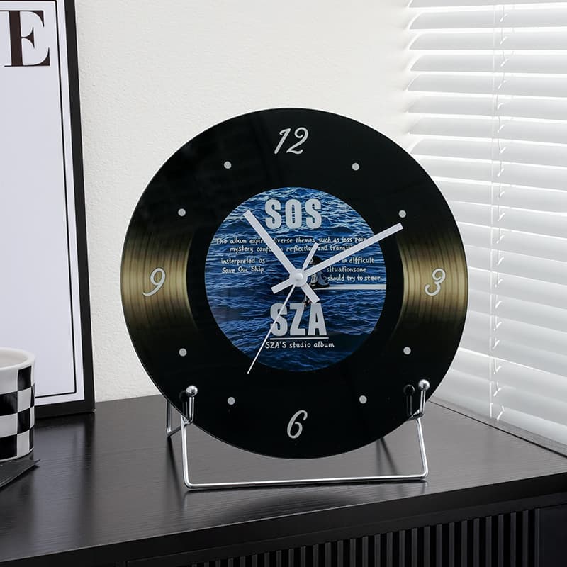 Light luxury vinyl record table clock clock ornaments antique style retro desktop clock living room dining table TV cabinet decoration