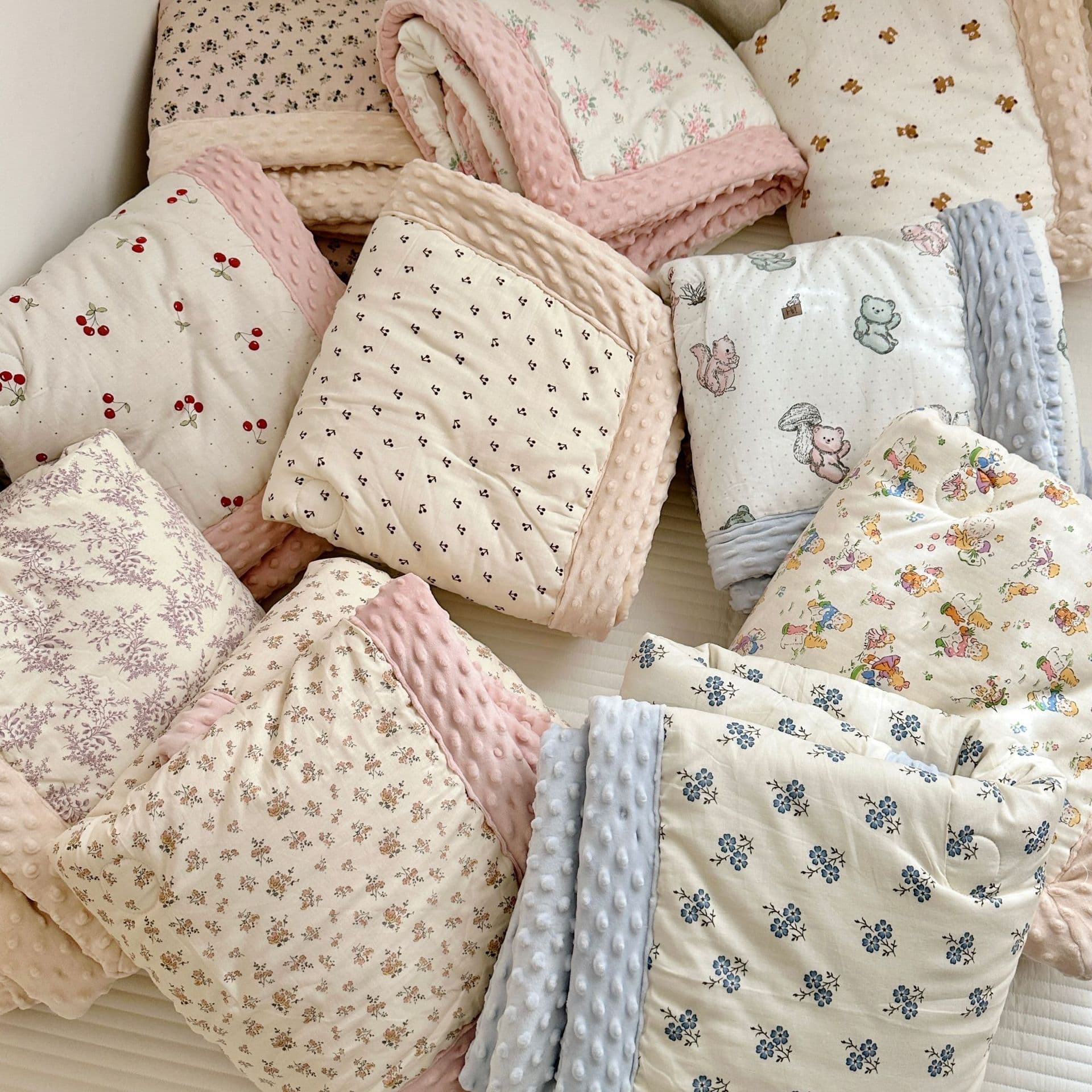 Autumn-winter Korean style thick all-cotton gauze bobble fleece blanket comforter, ins floral print export marshmallow blanket, Korean style.