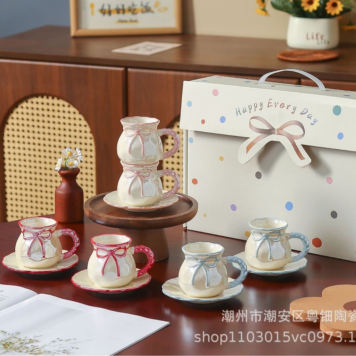 Small Colorful Bow-Knot Coffee Cup and Saucer Set Gift Box, Creative and Cute, Perfect for a Girly Gift or Souvenir