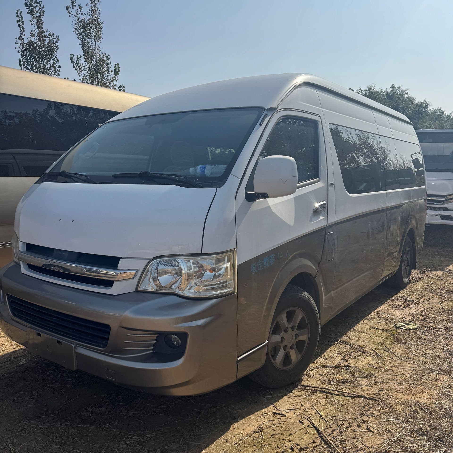 Premium used Toyota Hiace minibus cross-border 14-seater 17-seater business bus business reception commuter