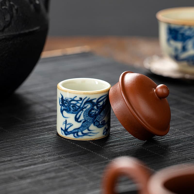 Beige Ru ware Yuan blue and white dragon pattern thumb ring lid holder, creative Kung Fu tea set, tea ceremony accessories, tea strainer holder