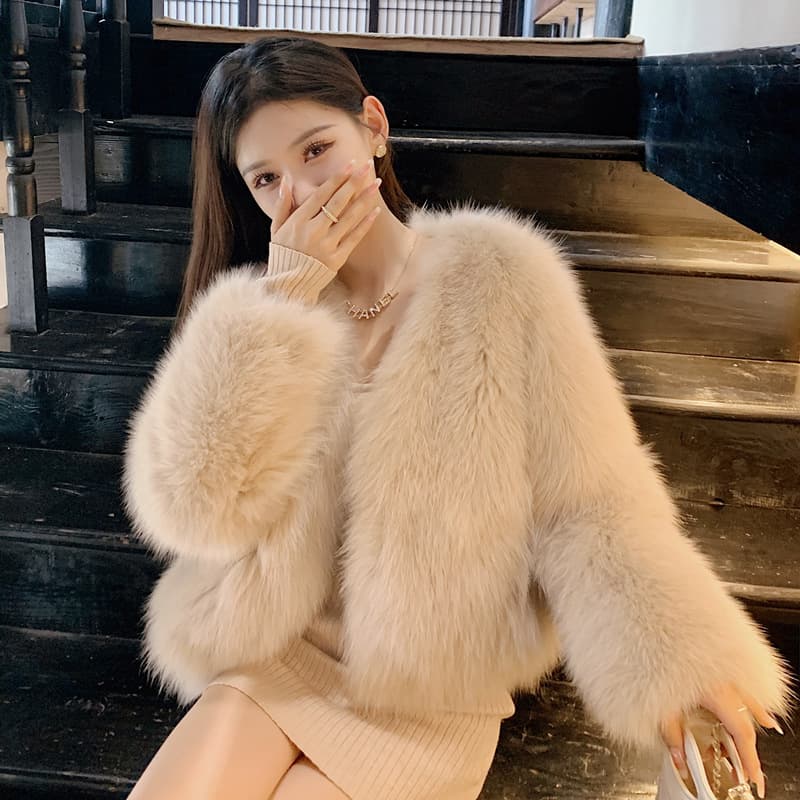 2024 New Winter Eco-friendly Fox Fur Coat for Women, Stylish Short Fur Coat with Elegant V-neck