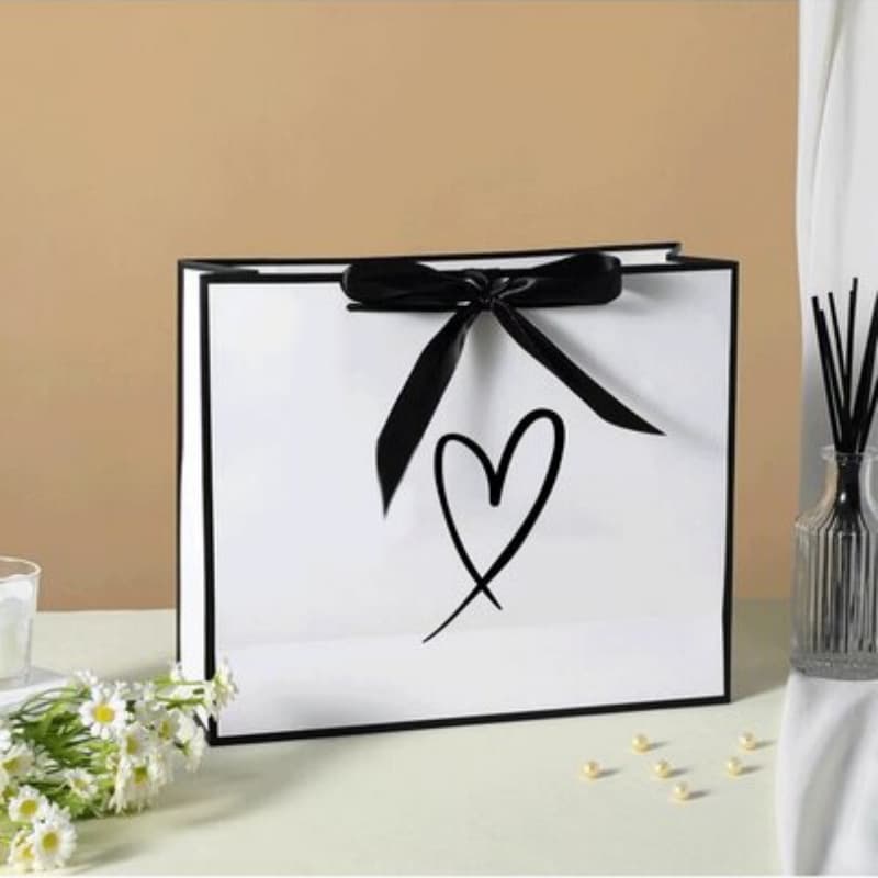 Spot cross-border new love gift bag Valentine's Day handbag white and black edge bow gift bag printable LOGO