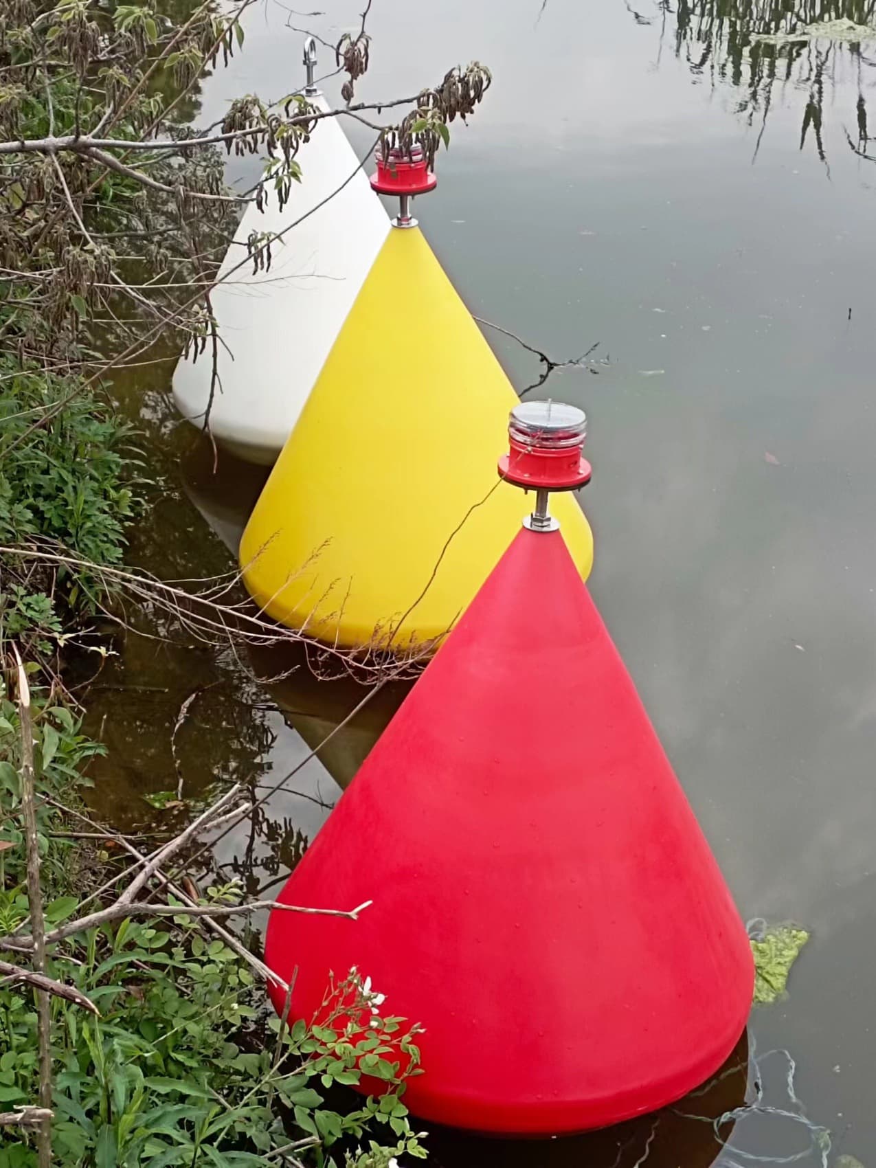Channel Buoy: Inland Waterway Warning and Positioning Navigation Buoy Float, Plastic Floating Ball for Firefighting Training and Dragon Boat Events