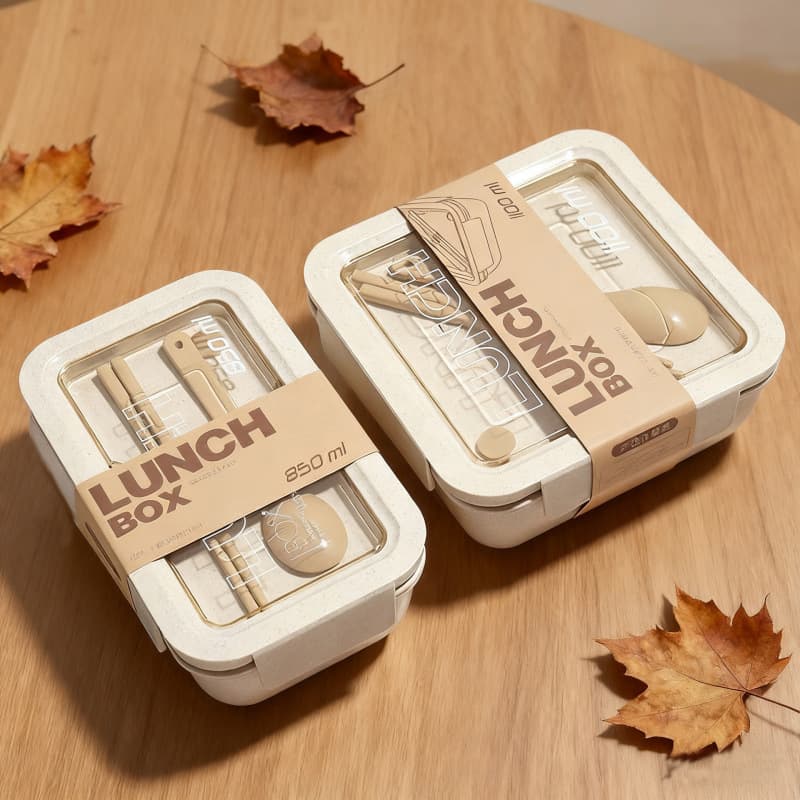 Plastic lunch box can be put into the microwave oven. Light lunch box for office workers. Light food and fat reduction. Separated lunch box for students.