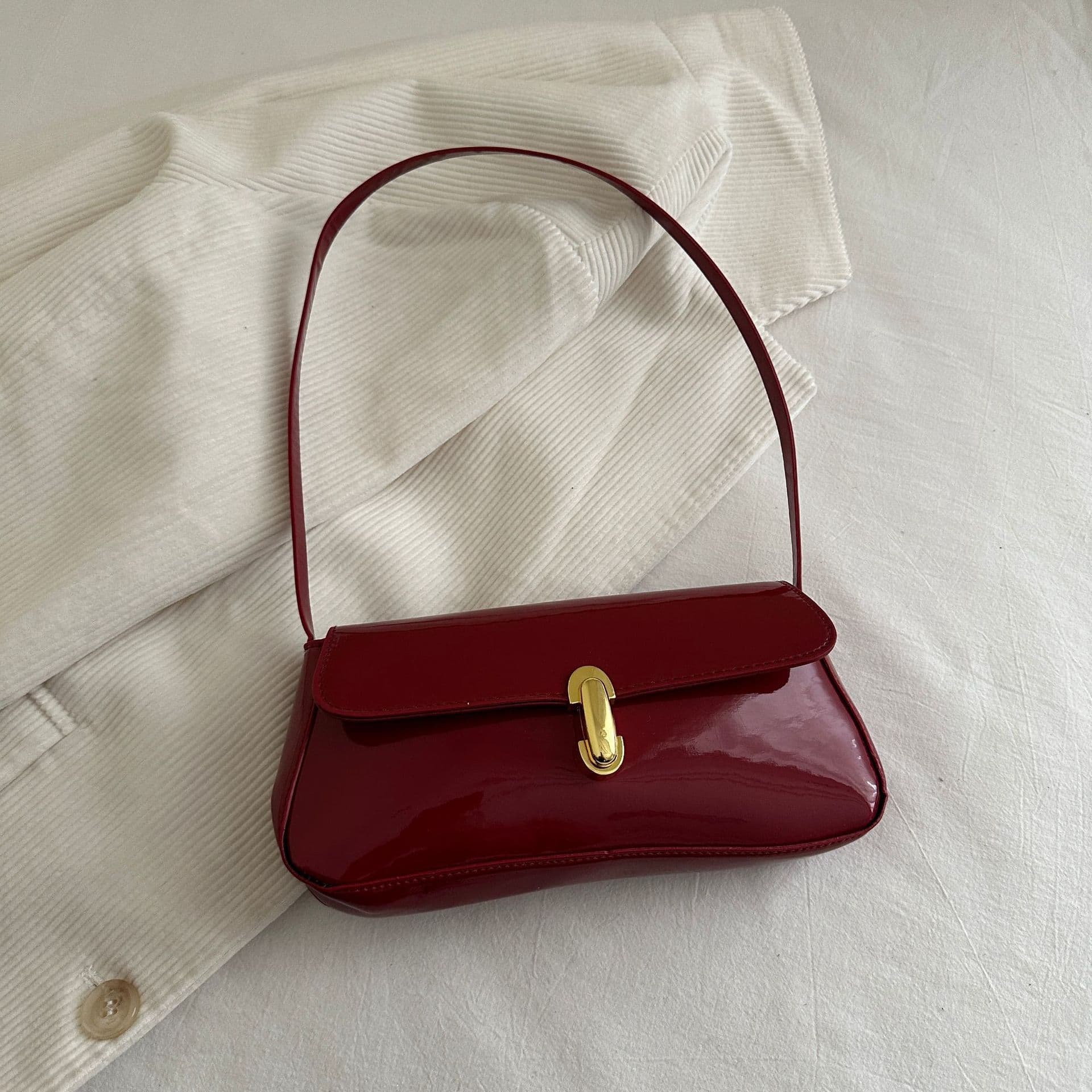 French-style trendy 2025 new style, fashionable retro style, underarm chic, single shoulder handbag for women.
