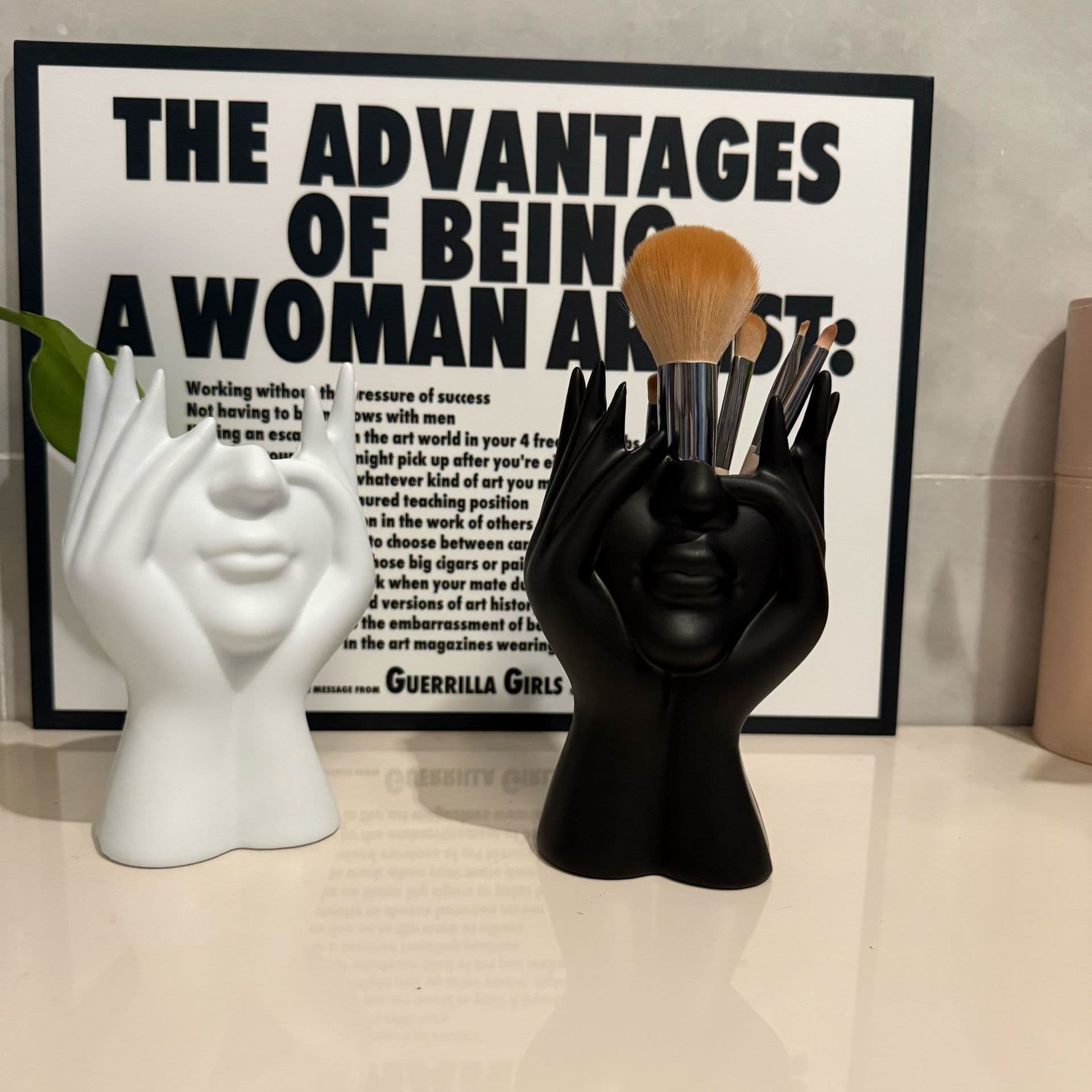 Cross-border Creative Face Art Shape Storage Container Office Supplies Desktop Multifunctional Pen Holder Makeup Brush Holder