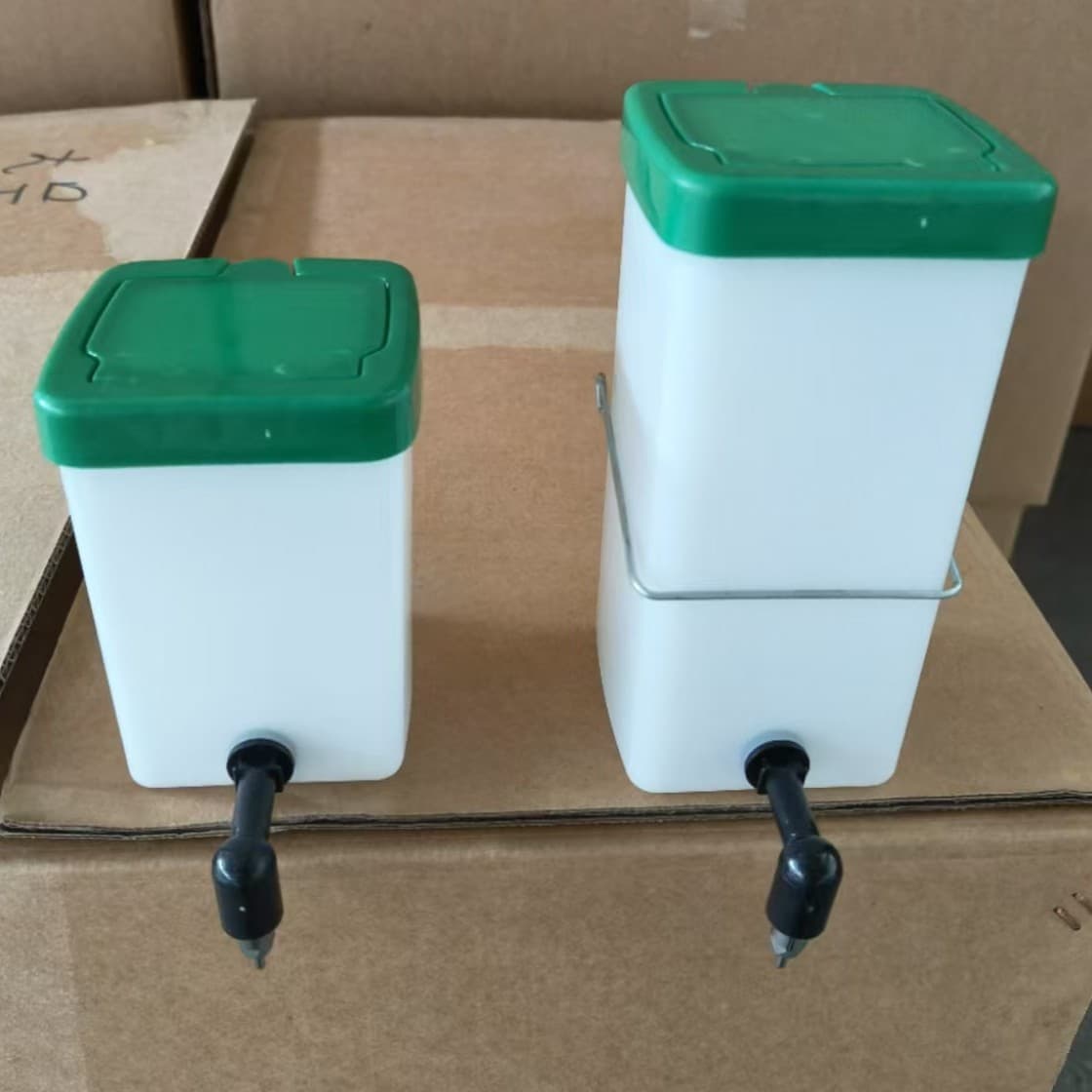 Rabbit Waterer Pet Waterer Parrot Pet Supplies Large Capacity Hanging Pin Automatic Pet Water Bottle