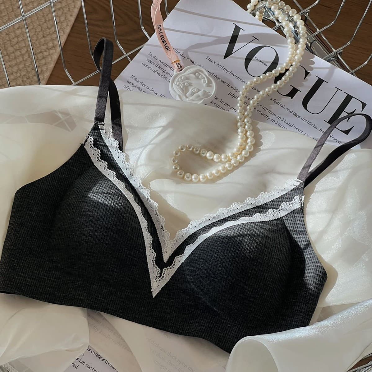 High-end Texture Ribbed Wireless Pure Desire Thin Lace Small Chest Push-up Seamless Triangle Cup French Bra Underwear